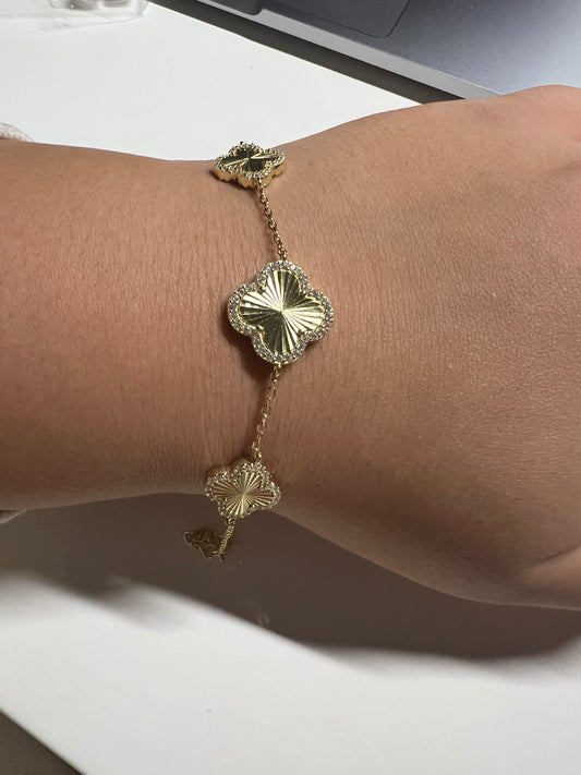 Graduated Clover Bracelet