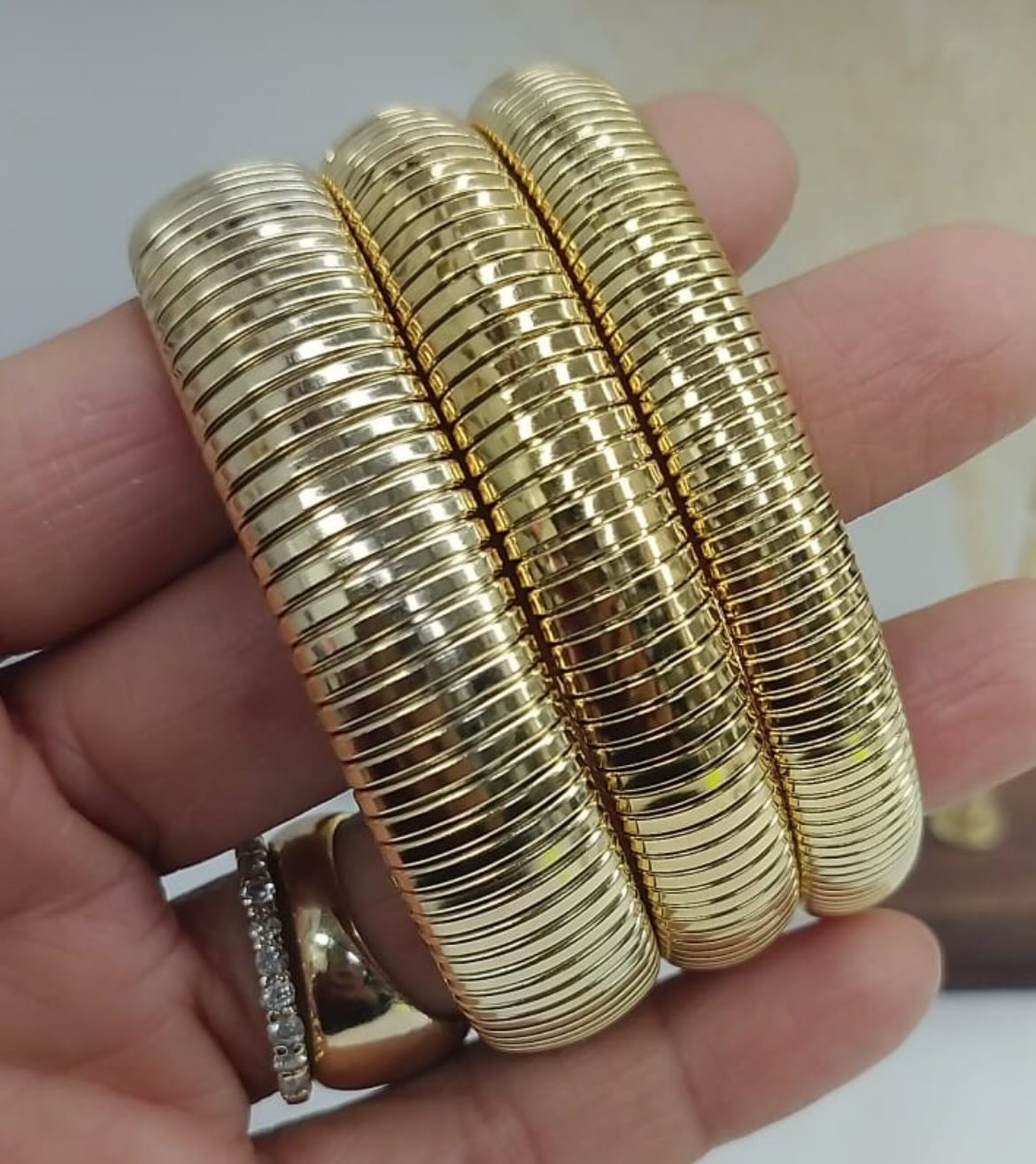 Set of 3 brass ribbed bangles